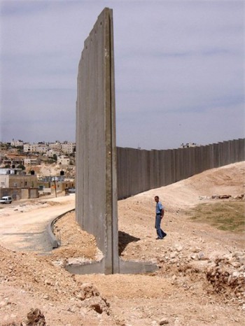 The separation wall © Stephen Sizer